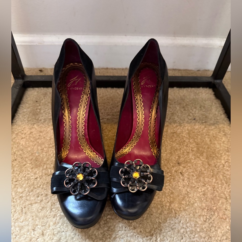 Chic Black Heels with Floral Detail